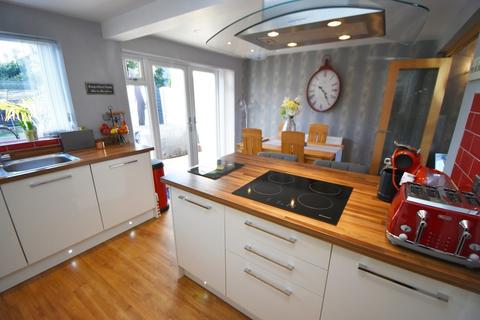 30 Bronte Farm Road, Shirley, Solihull, B90 3DE