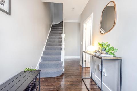 111 Dallinger Road, London, SE12 0TQ