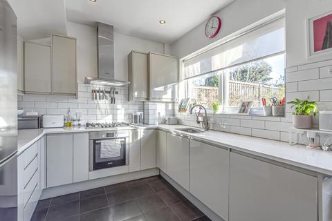 111 Dallinger Road, London, SE12 0TQ