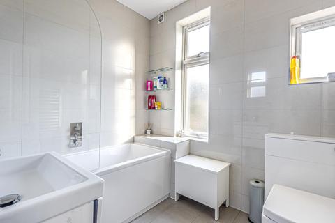 111 Dallinger Road, London, SE12 0TQ