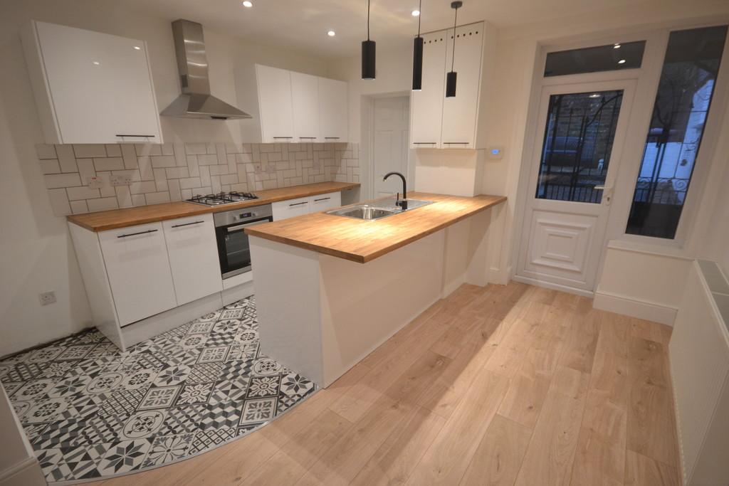 Crossley Road, Thatto Heath, St Helens 2 bed terraced house £600 pcm