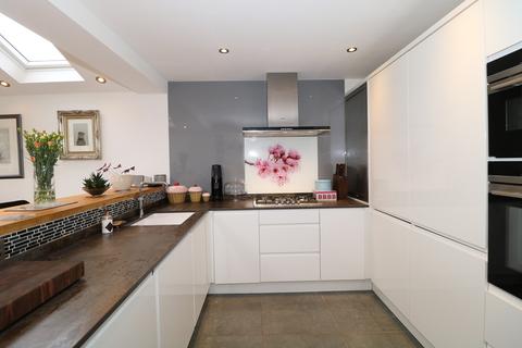 2 Hallams Close, Brandon, Coventry, CV8 3NZ