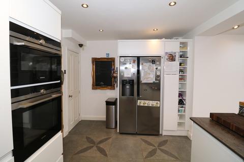 2 Hallams Close, Brandon, Coventry, CV8 3NZ