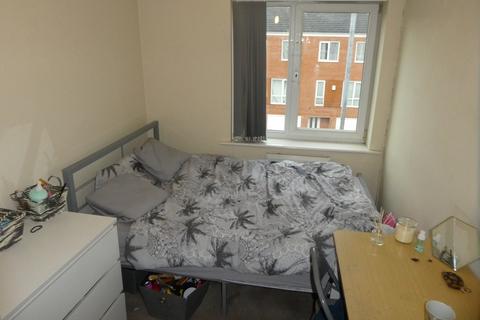 4 bedroom end of terrace house to rent, Denewell Avenue, Grove Village, Manchester