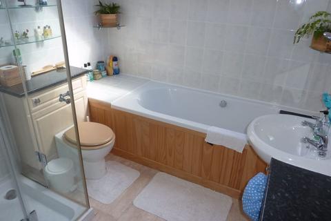 8 Ridgeway, Dartford, DA2 7JW
