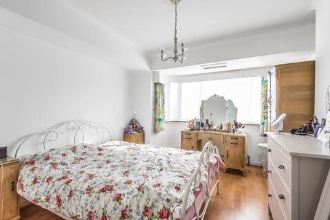 20 Broadhurst Avenue, Edgware, HA8 8TR