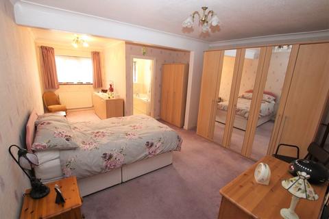 39 Hall Place Crescent, Bexley, DA5 1PP