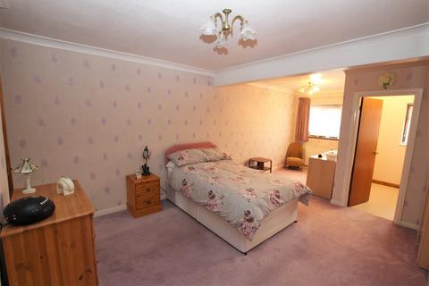 39 Hall Place Crescent, Bexley, DA5 1PP