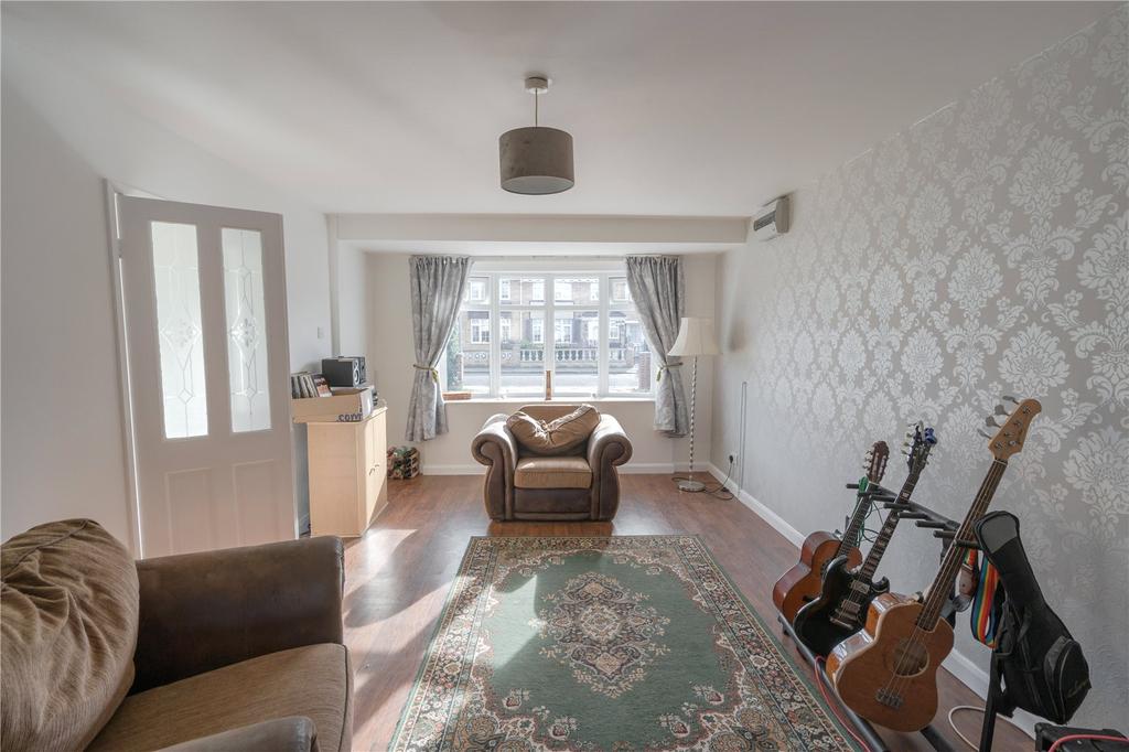 Sanctuary Way, Grimsby, DN37 3 bed detached house £225,000