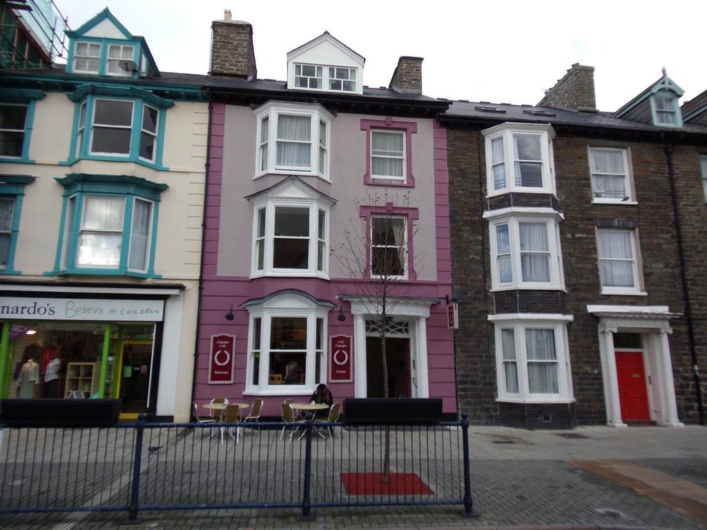 Flat 4, 20 North Parade, Aberystwyth... 1 bed flat £550 pcm (£127 pw)