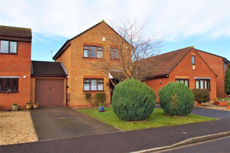 Nunney Close, BurnhamOnSea 3 bed detached house £279,950