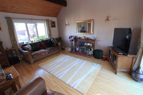 27 Bryn Castell, Abergele, LL22 8QA