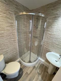 2 bedroom property to rent, 2 Bedroom Flat, Moscow Drive, L13