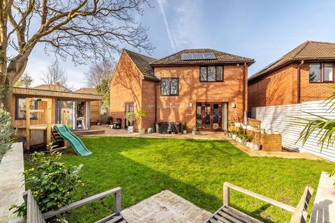 23 Daleside Close, Orpington, BR6 6ED