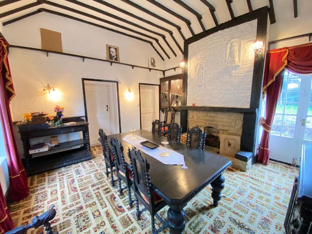 Cotmer Road, Lowestoft, Suffolk, NR33 5 bed detached house £799,950