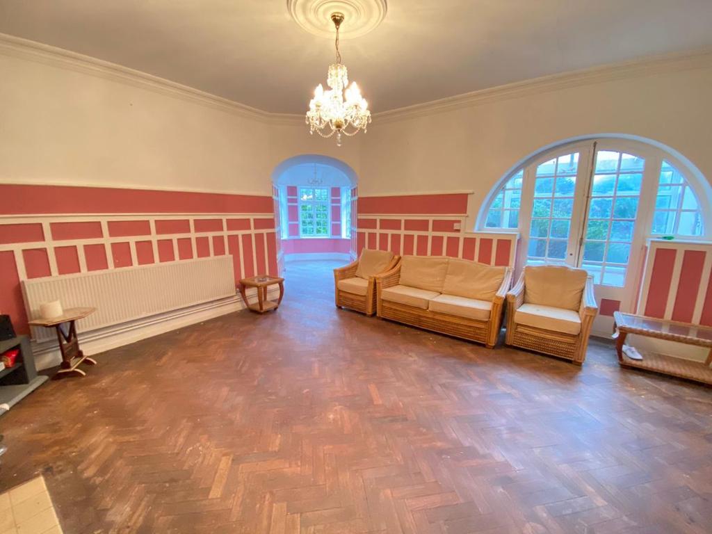 Cotmer Road, Lowestoft, Suffolk, NR33 5 bed detached house £799,950