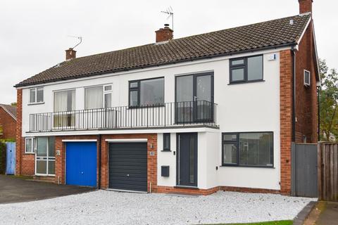 83 Foxes Way, Warwick, CV34 6AY
