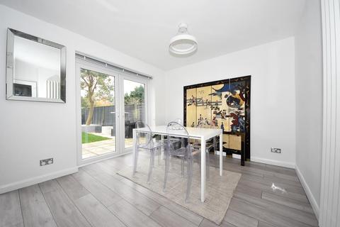 83 Foxes Way, Warwick, CV34 6AY