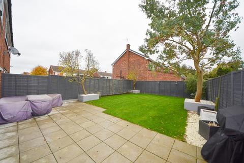 83 Foxes Way, Warwick, CV34 6AY