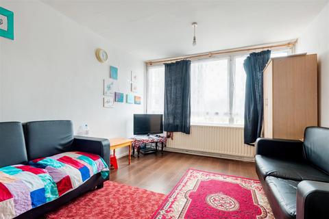 4 bedroom flat for sale, Cheval Street, London, E14