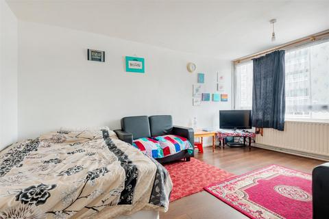 4 bedroom flat for sale, Cheval Street, London, E14