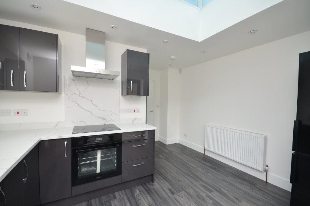1 bed studio rainham (3).jpg