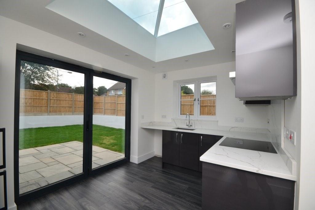 1 bed studio rainham (4).jpg