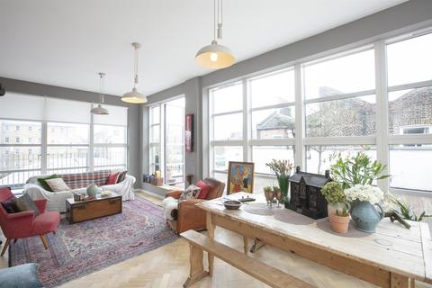 Flat 4, 1a Bethwin Road, London, SE5 0SJ