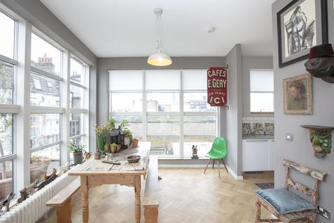 Flat 4, 1a Bethwin Road, London, SE5 0SJ