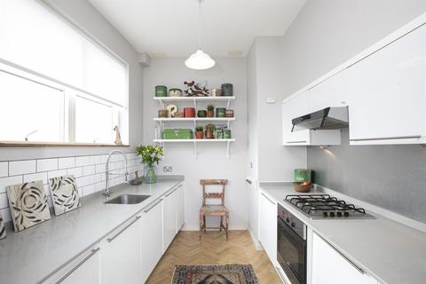 Flat 4, 1a Bethwin Road, London, SE5 0SJ