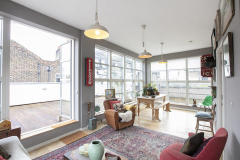 Flat 4, 1a Bethwin Road, London, SE5 0SJ