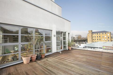 Flat 4, 1a Bethwin Road, London, SE5 0SJ