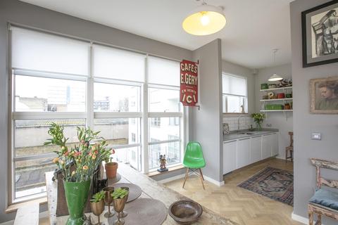Flat 4, 1a Bethwin Road, London, SE5 0SJ