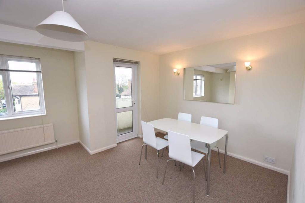 Vines Avenue, Finchley, London, N3 2 bed flat £1,400 pcm (£323 pw)