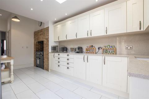 38 Radcliffe Road, London, N21 2SE