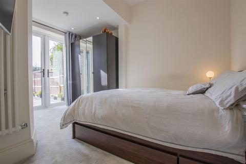 38 Radcliffe Road, London, N21 2SE