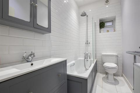 38 Radcliffe Road, London, N21 2SE