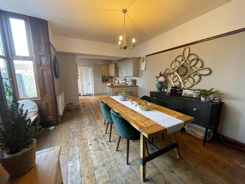 Glenalla Road, Llanelli 3 bed semidetached house £184,995
