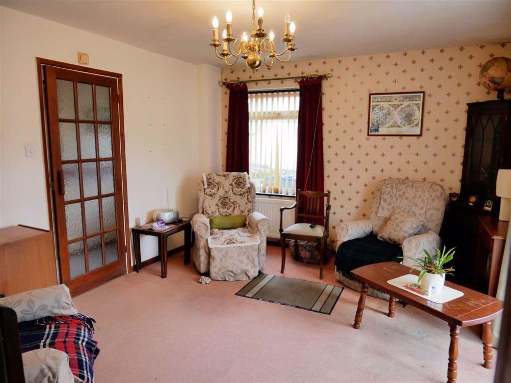 Long Barrow Road, Curzon Park, Calne 2 bed semidetached bungalow £
