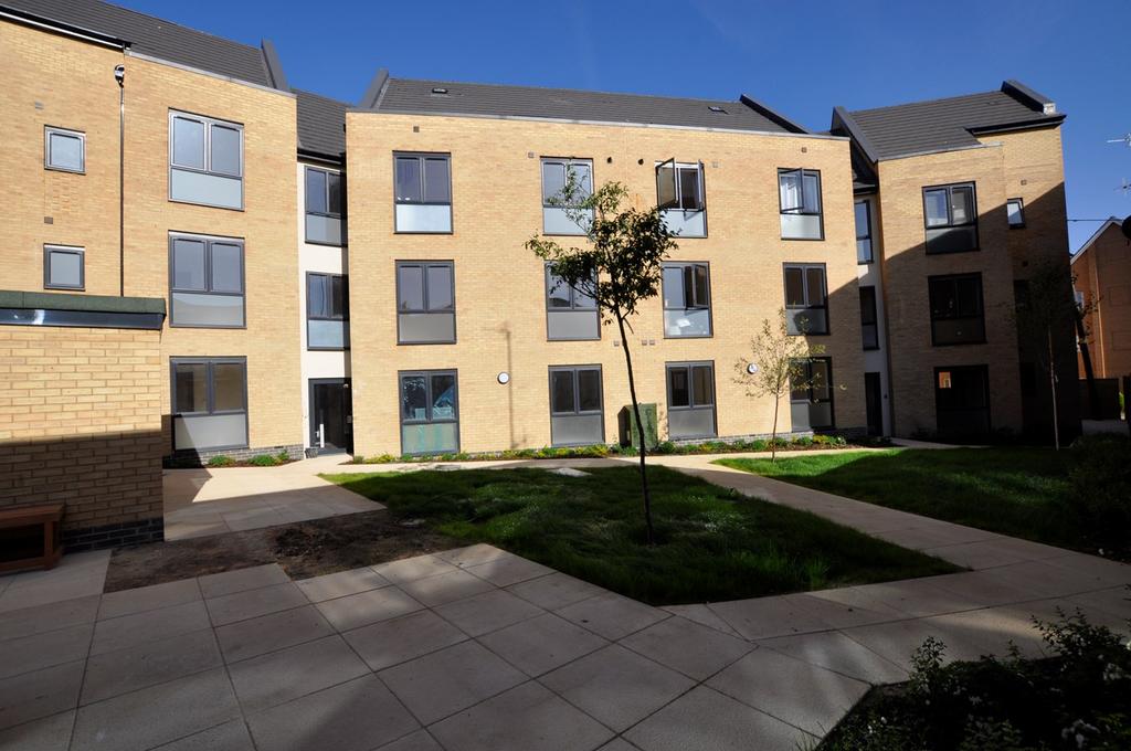 Station Approach, Braintree, CM7 1 bed duplex £725 pcm (£167 pw)