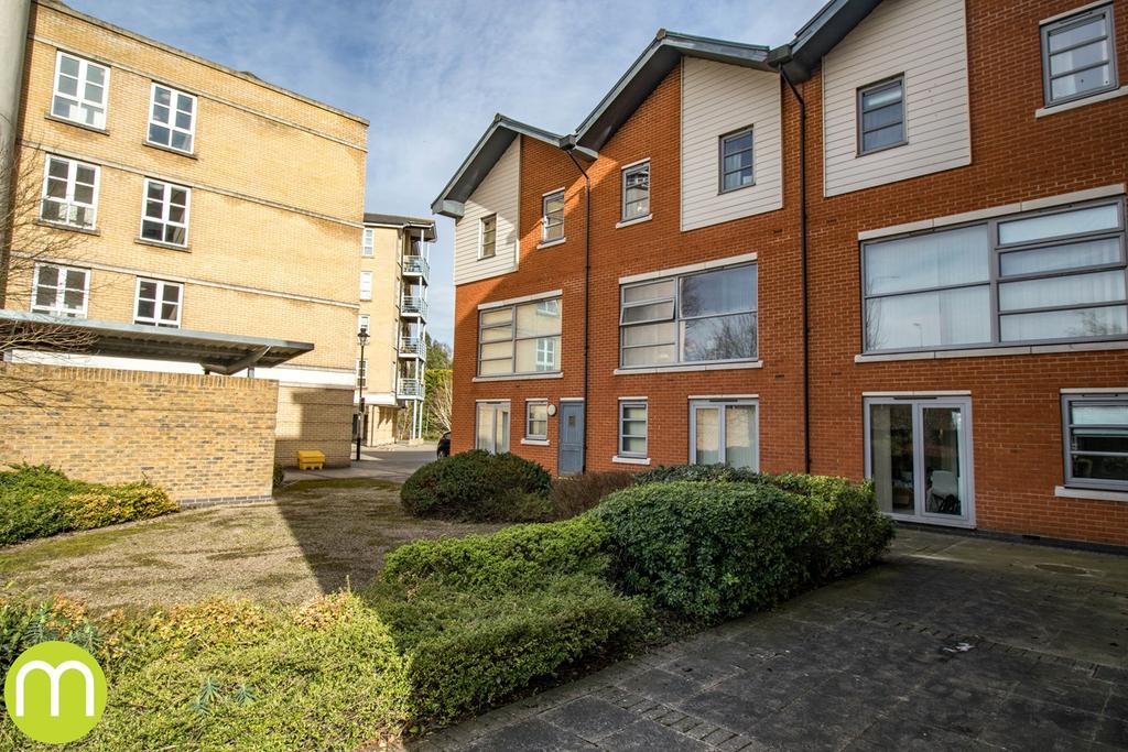 Rotary Way, Colchester, CO3 3 bed duplex £220,000