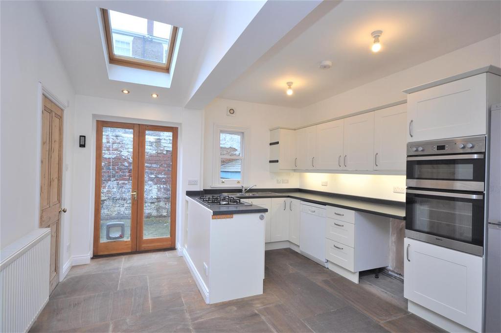Moss Street, York 3 bed terraced house £995 pcm (£230 pw)