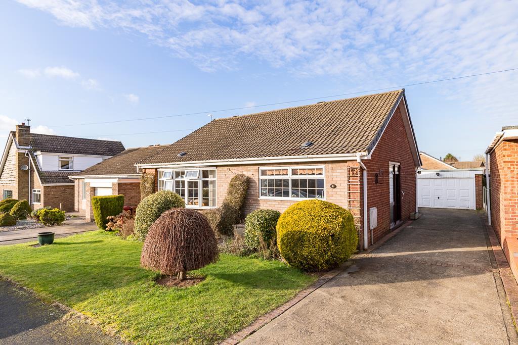 Westover Drive, BurtonUponStather, Scunthorpe 3 bed detached bungalow