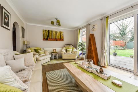 30 Beresford Close, Andover, SP10 2HN