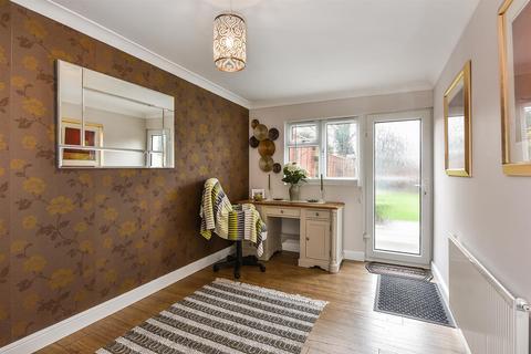 30 Beresford Close, Andover, SP10 2HN