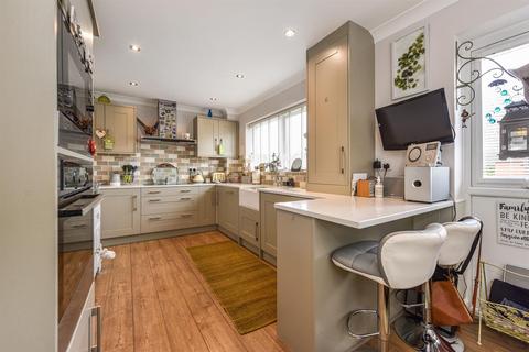 30 Beresford Close, Andover, SP10 2HN