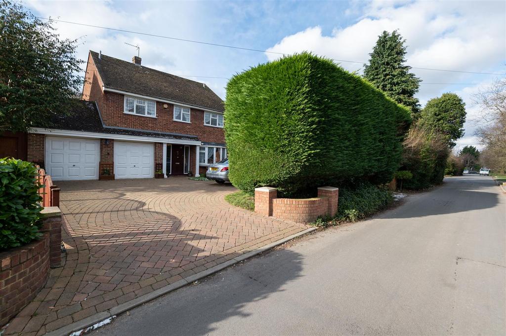 Gills Hill Lane, Radlett 4 bed detached house £1,000,000