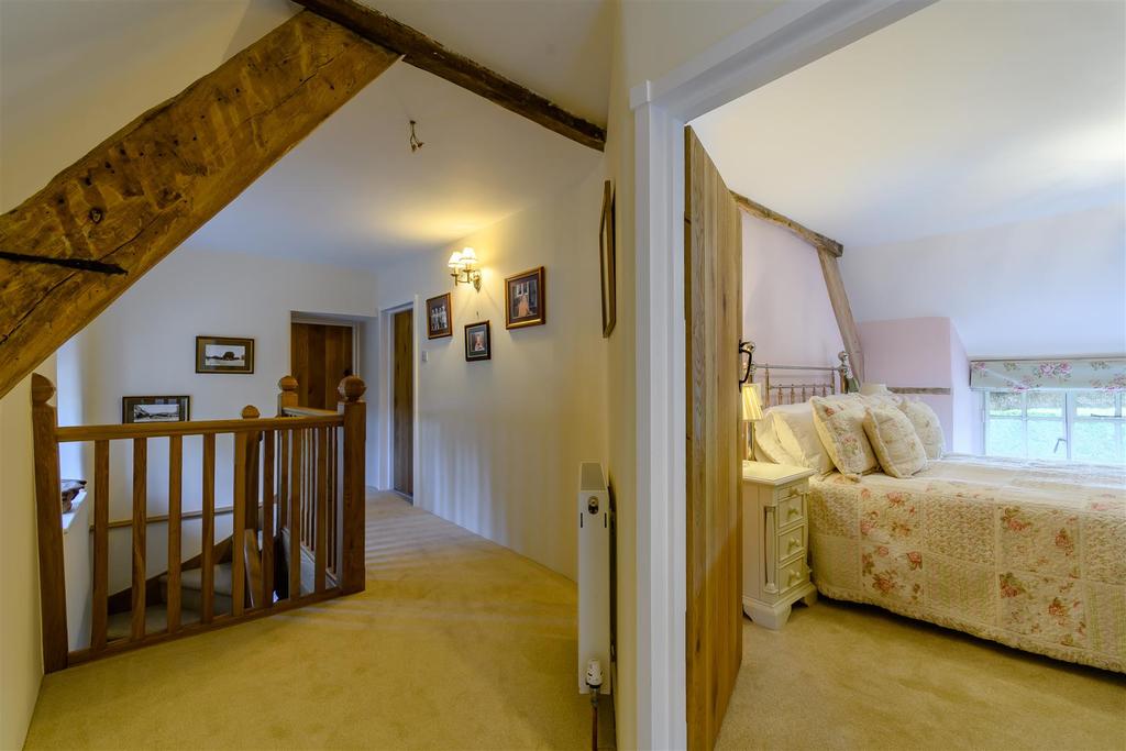 8442061-interior16.jpg