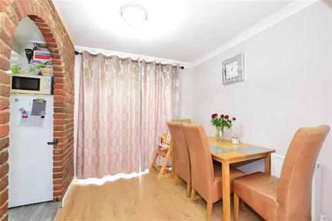 4 Landermere, Basildon, SS14 2DL