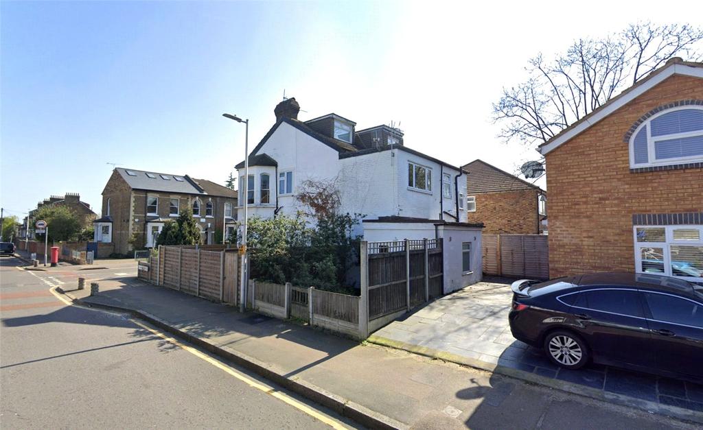 Cleveland Road, South Woodford, London, E18 Studio to rent £800 pcm